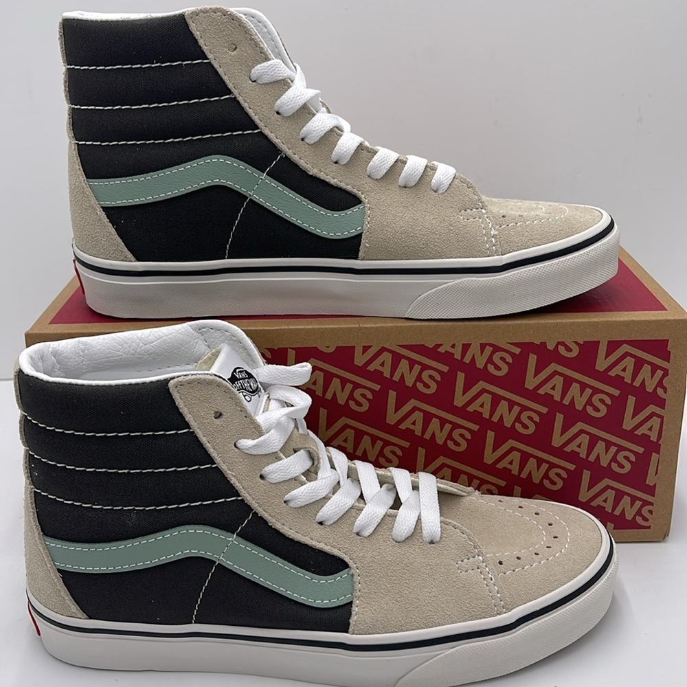 Vans WMNS Sk&-Hi Canvas Suede Pop Black Mu
VN000CMXBML
Sneakers